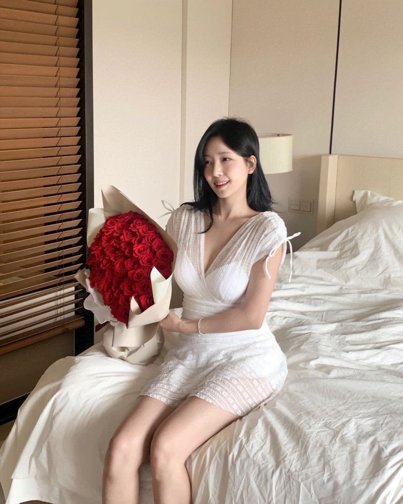 Women's Swimsuit 2025 New Hot Spring Small Chest Sexy Gathered Tummy Control Slimming Conservative One-Piece Ins Style_voghion.com