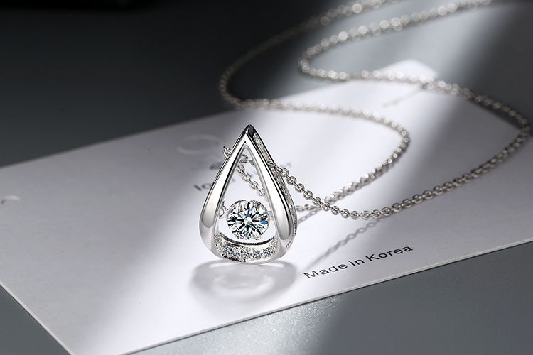Beating Heart Necklace Women's Diamond Six pointed Star Pendant Five pointed Star Short Clavicle Chain Pendant_voghion.com
