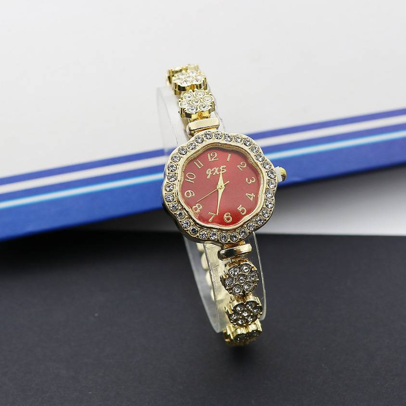 2024 nuovo orologio da donna di nicchia leggero lusso temperamento pieno di diamanti orologio alla moda quadrato quadrante piccolo_voghion.com