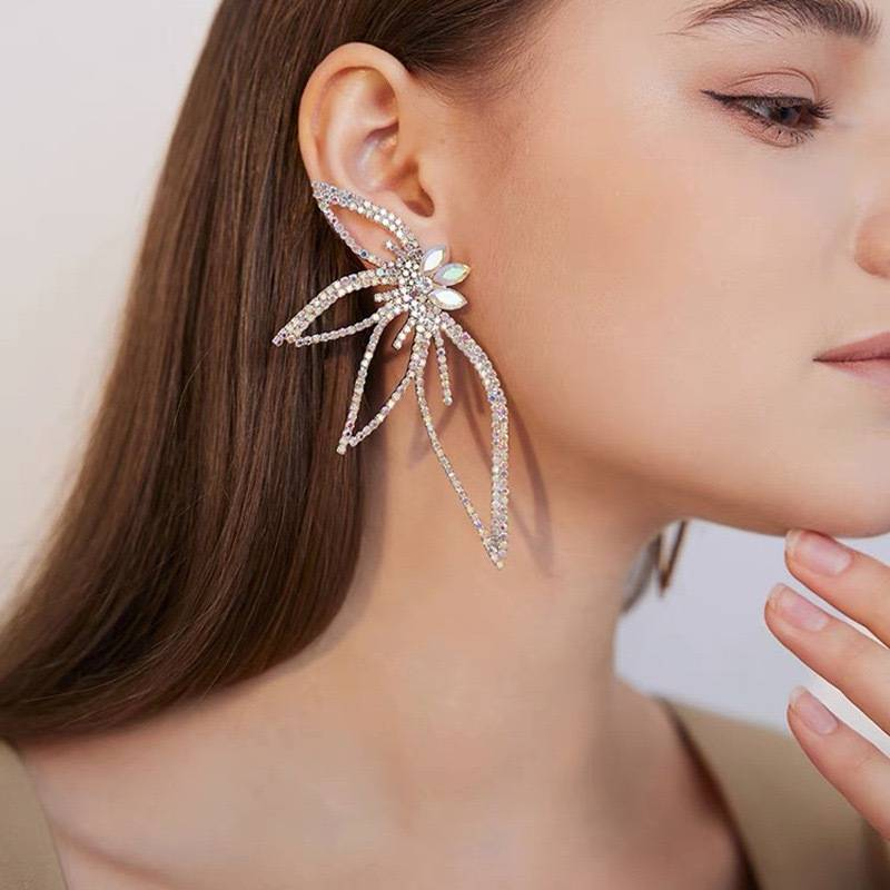 Orecchini a farfalla con ali di farfalla tempestati di diamanti, esagerati in stile europeo e americano, orecchini in metallo con diamanti scintillanti in stile americano femminile_voghion.com