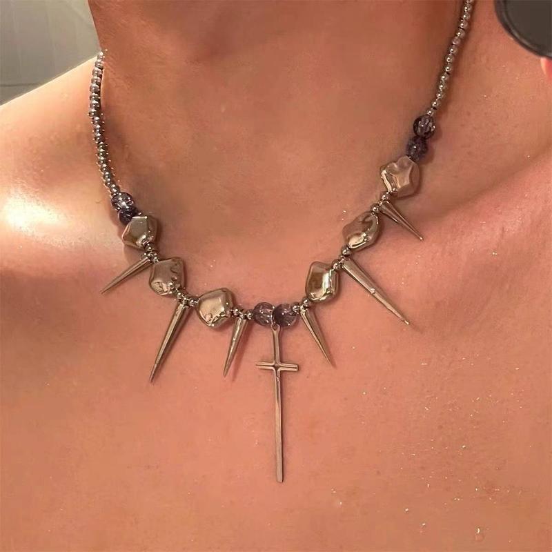 Kruisnagels, overdreven punkkettingen, onregelmatige subcultuur van mannen, niche-sleutelbeenkettingen, hiphop-halskettingen_voghion.com