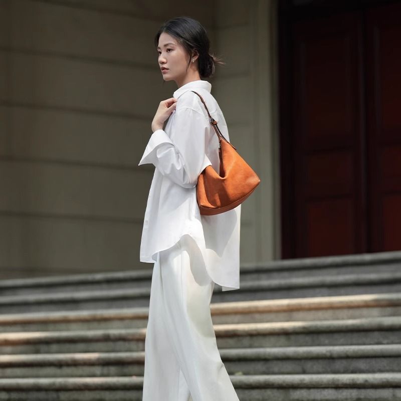 Lässige multifunktionale Schultertasche aus Leder_voghion.com