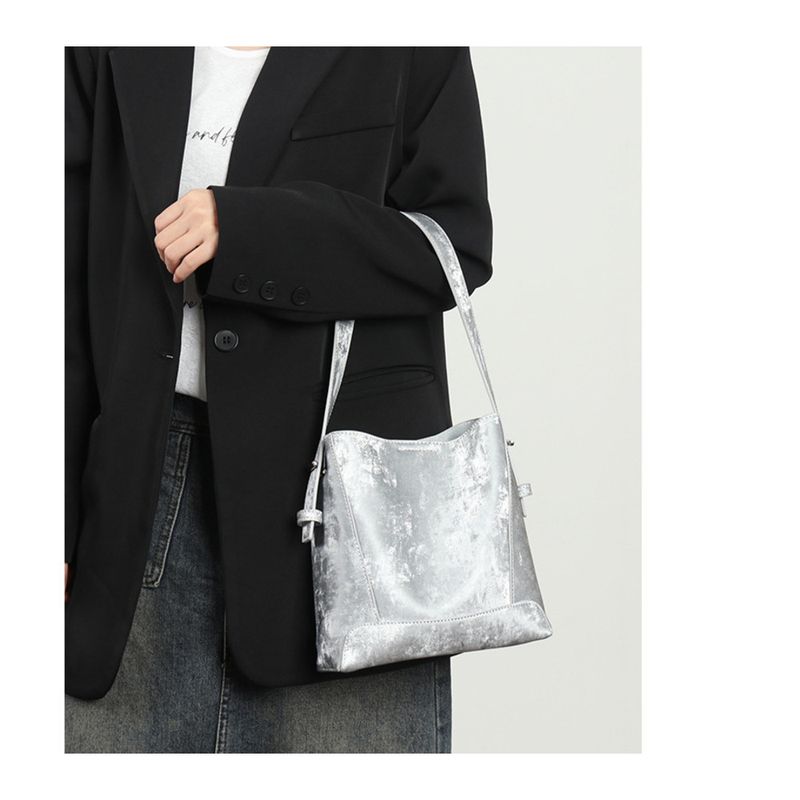 Women's Large Capacity 2025 Spring And Summer New High-grade Leather Commuter Slanting Shoulder Satchel Summer Bucket Bag Fashionable Hundred_voghion.com