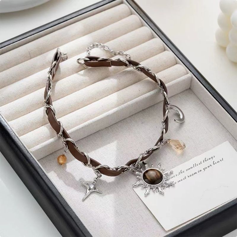 Maillard Zonnegod Halsketting Leren Splitsster Sleutelbeenketting High-end Zoete en Coole Hot Girl High-end Neksieraden_voghion.com