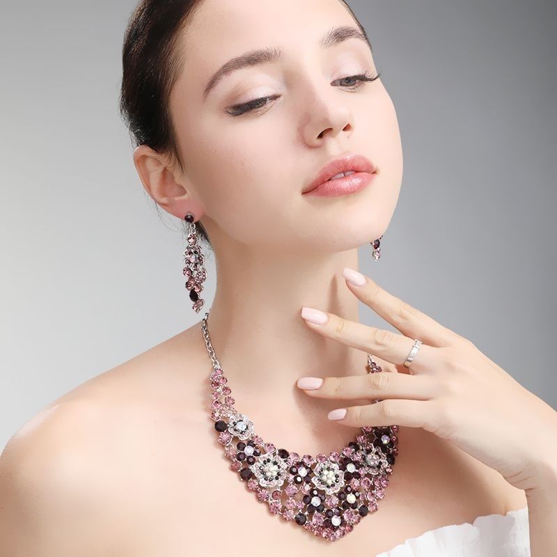 Collana di cristalli colorati, orecchini, set di strass, accessori per abito da sposa esagerati con clavicola_voghion.com