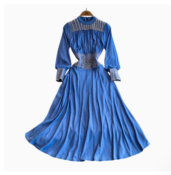 High-End-Kleid im Promi-Stil, leichtes, luxuriöses, diamantbesetztes Stehkragenkleid mit schmaler Passform und mittlerer Länge_voghion.com