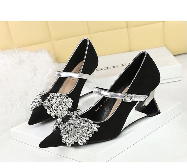 2905-H72 Korean Version Light Luxury Pointed Toe Wedge Heel With Water Diamond Bow Decoration Contrasting Color Design_voghion.com