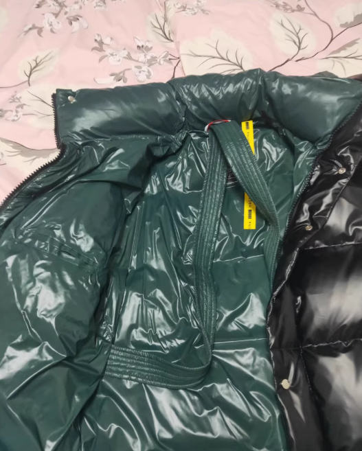 Men's ClothingThermal Duck Down Jacket - Glossy Waterproof Winter Coat With Adjustable Hood, Lightweight Heat-Trapping Puffer_voghion.com