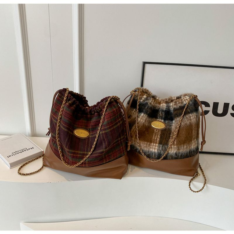 Zaino da donna in lana con catena, capacità grande, autunno e inverno, nuovo a tracolla, popolare, design di nicchia, morbido, sensazione di velluto, secchiello_voghion.com