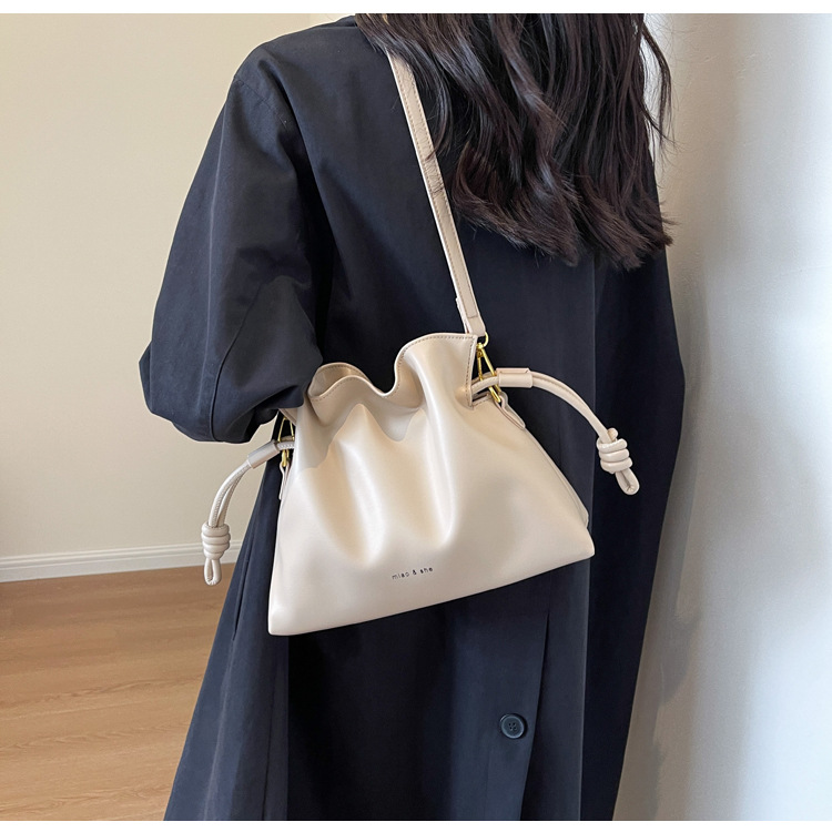 2023 Nuova vendita calda di nicchia Design High-end Borsa a secchiello Borsa da donna di grande capacità Borsa a tracolla semplice urbana_voghion.com