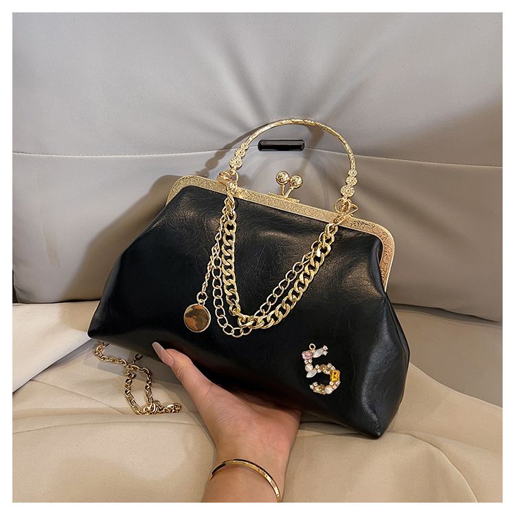 PU Soft Leather 2024 New Street Trend One Handbag Women's Clasp Shoulder Bag_voghion.com