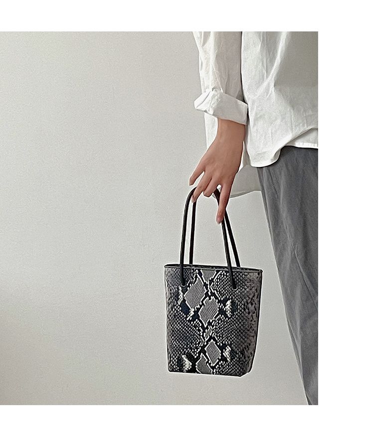 Sac à main crocodile de niche pour femmes, version coréenne, avec seau à motif portatif, à la mode, nouvelle collection 2024_voghion.com