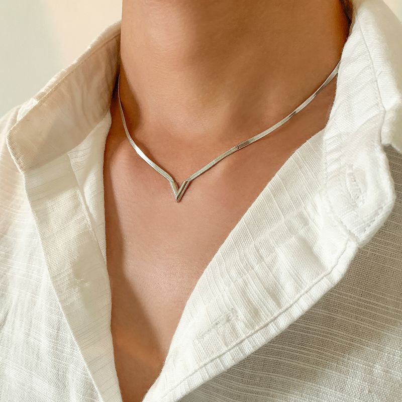 Men's And Women's Fashion Temperament New V-shaped Flat Snake Chain Necklace, Thin Ins Niche Design Simple Collarbone Chain Jewelry_voghion.com