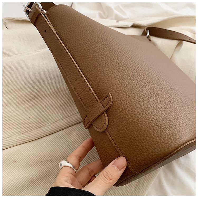 2024 Neue große Kapazität für Damen Freizeit Wassereimer Herbst Winter Mutter Tasche, Nischendesign, einzelne Schulter_voghion.com