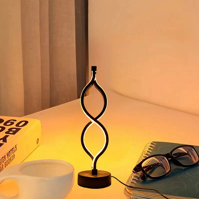 Lampada da scrivania creativa con tre colori tra cui scegliere, regolabile tramite USB_voghion.com