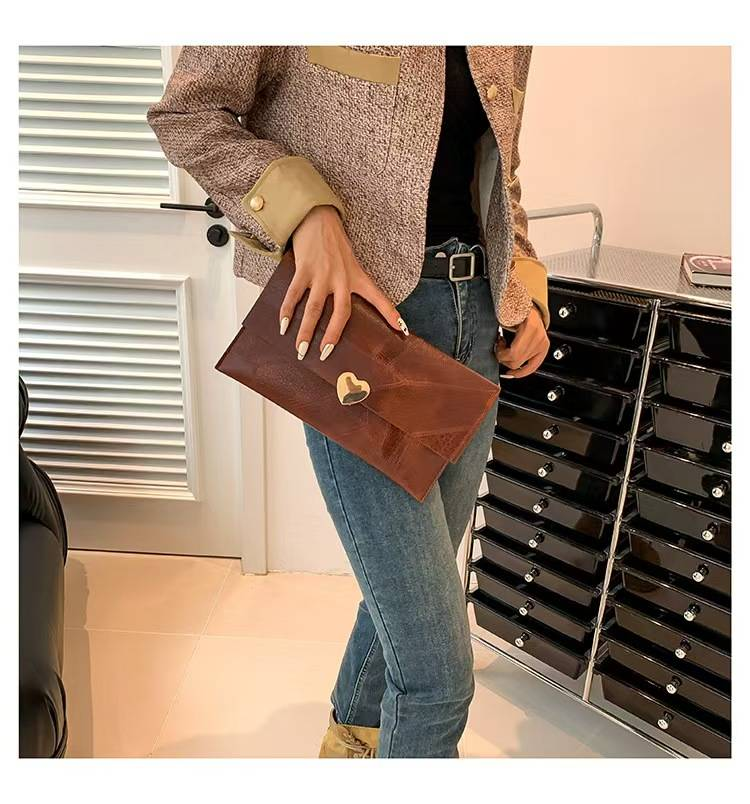 Designer Popularity Handbag 2025 New Model Carry-On Bag Elegant Envelope Bag For Fashionable Ladies' Handbags_voghion.com