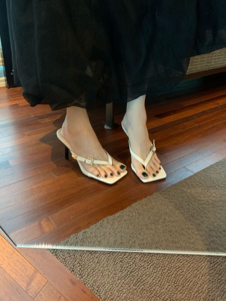 Le tue nuove infradito bianche da donna del 2025, punta quadrata, tacco sottile, di alta qualità, versatili, con tacco alto, alla moda e_voghion.com