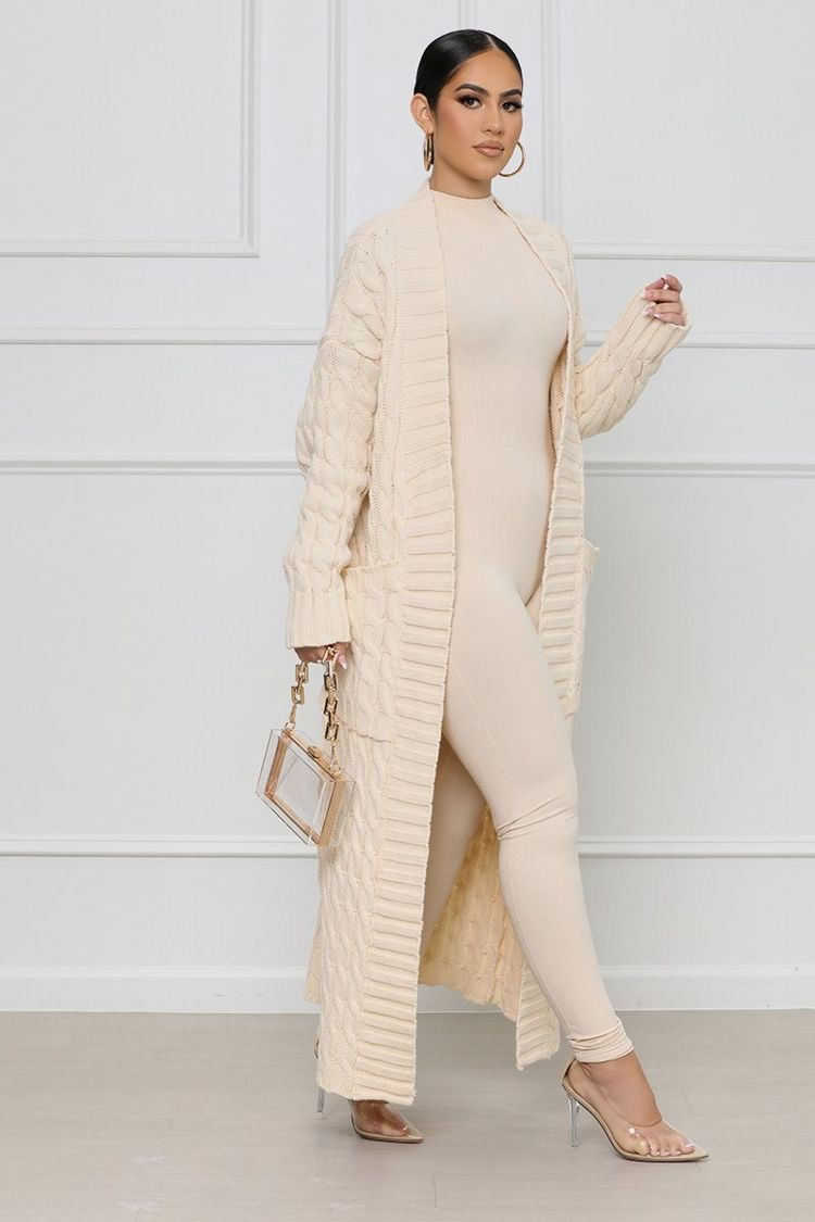Damenbekleidung Locker gestrickte Strickjacke, gemütliche, übergroße Strickjacke mit Taschen, langer Zopfmuster-Pullovermantel, lockerer Boho-Chic, offene Vorderseite_voghion.com