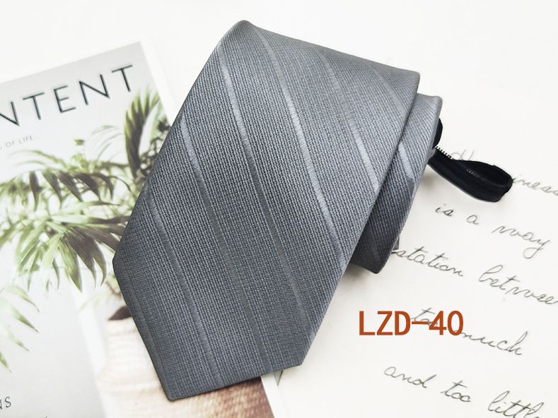 Proizvođači muških formalnih poslovnih kravatnih zatvarača uočavaju 8 cm lakog izvlačenja prugastih crnih čvorova za kravatu besplatno_voghion.com