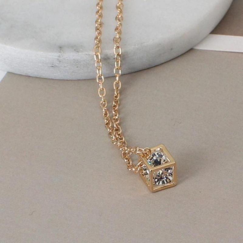 Collier 3D tendance pour femmes 2025, cube d'amour, pendentif en strass étincelant, petite boîte, chaîne à cadenas courte, collier et pendentif Maxi_voghion.com