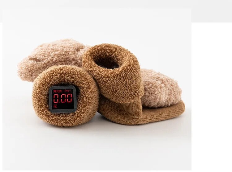 Nei léif Cartoon Bär Puppelchessocken fir Jongen a Meedercher Wanter mëll Kotteng Anti-Rutsch Solid Neigebuerene Klengkannersocken Kanner Déck_voghion.com