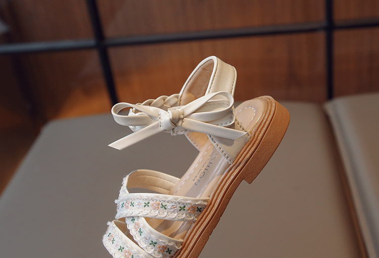 Sandali da ragazza 2024 Estate nuova principessa edizione coreana fiocco tendine di mucca scarpe da spiaggia per bambini con fondo piatto_voghion.com