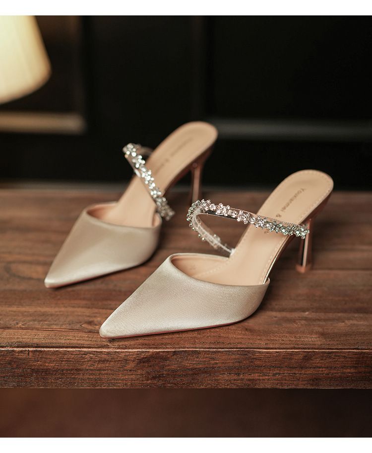 8189-2 Sandali con tacco a spillo da donna in raso con punta chiusa, un cinturino, strass, stile fata, eleganti_voghion.com