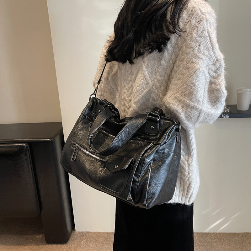 Large Capacity Bag 2023 New Shoulder Crossbody Business Trip Duffle Bag Women's Casual Retro Versatile Handbag Travel Bag_voghion.com