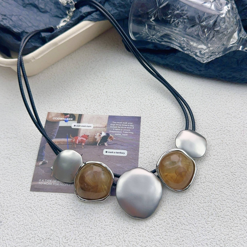 Unisex Exaggerated Irregular Round Necklace Black Leather Rope Clavicle Chain Niche Design Retro High End Necklace Trend_voghion.com