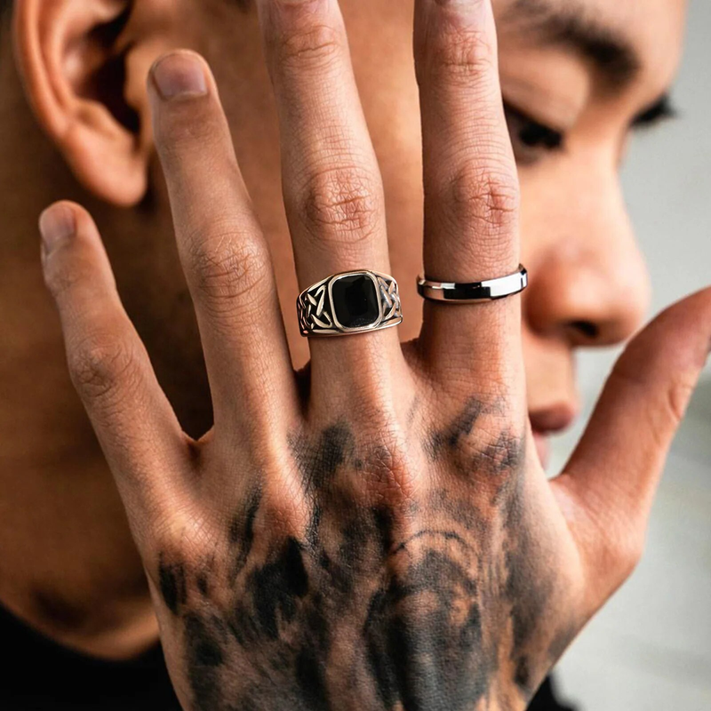 Vendite calde Anelli etnici vintage punk per uomo, fascia per dito con nodo vichingo retrò, anello con sigillo in pietra quadrata geometrica nera_voghion.com