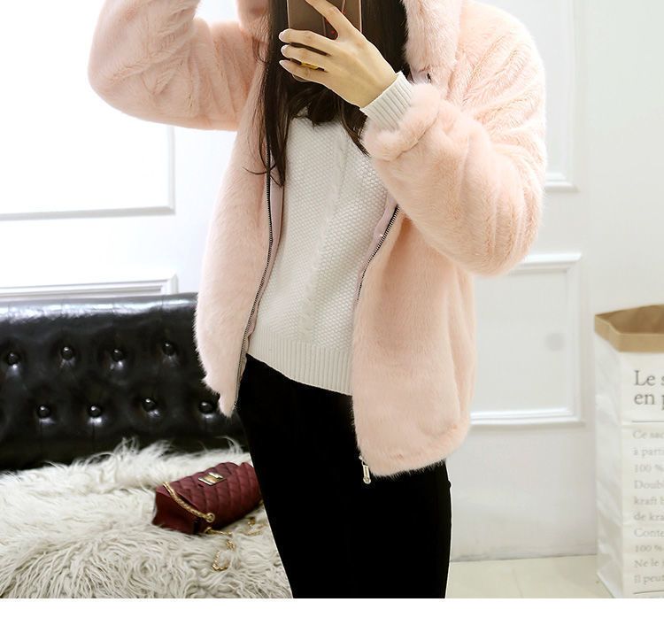 Schmaler, kurzer Damenmantel aus Kunstpelz aus Rex-Kaninchenfell – Plüschige Winterjacke mit Kapuze (Weiß/Gräulich/Schwarz/Rosa/Rot, S-3XL)_voghion.com