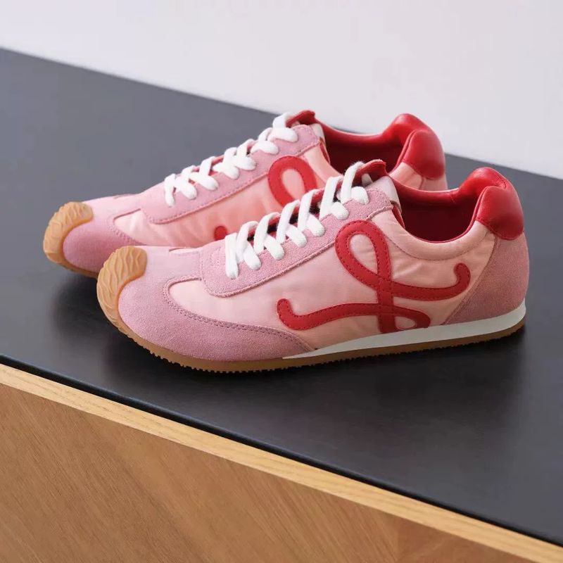 Su Yinyin Same Style Luo Family Forrest 2025 Neue Crooked Head Deutsche Damen Flache Schnürschuhe aus echtem Leder_voghion.com