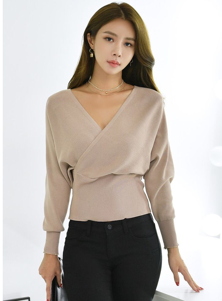 2025 Stile coreano Autunno Inverno Nuovo Maniche a pipistrello Scollo a V profondo Sexy Top senza schienale Maglia di base_voghion.com