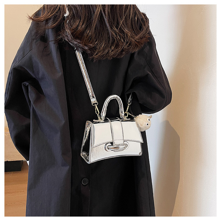 Sac explosif populaire de cette année pour dames 2023 nouveau sac de messager de chaîne portable de banlieue en argent de niche haut de gamme_voghion.com