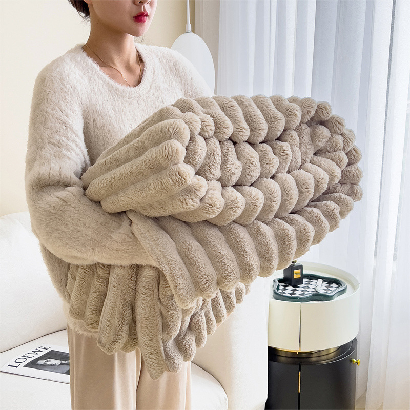 Effen konijnenpluche deken op bed, herfst en winter, verdikte dubbellaagse dutjesdeken, vrijetijdsairconditioningdeken_voghion.com