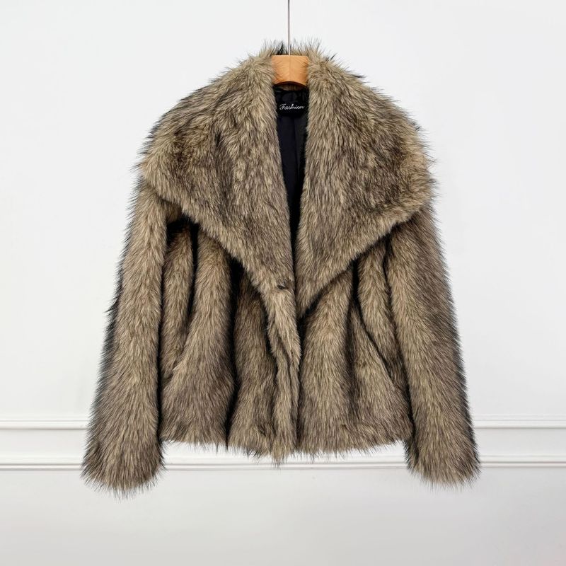 Luxuriöser Kunstpelzmantel mit breitem Revers – modische Winterjacke für Damen in mehreren Farben (Weiß, Grau, Schwarzweiß, Beige, Braun, Gestreift, Creme)_voghion.com
