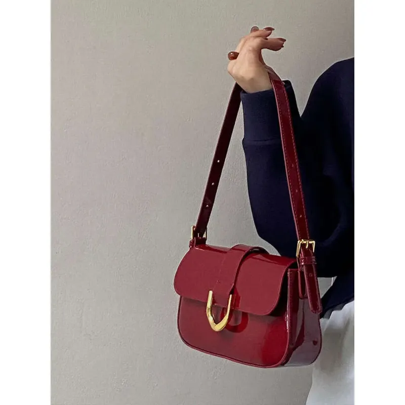 Borsa di alta gamma per donna in bordeaux con morsetto, borsa alla moda, borsa a tracolla sottobraccio, borsa a tracolla_voghion.com