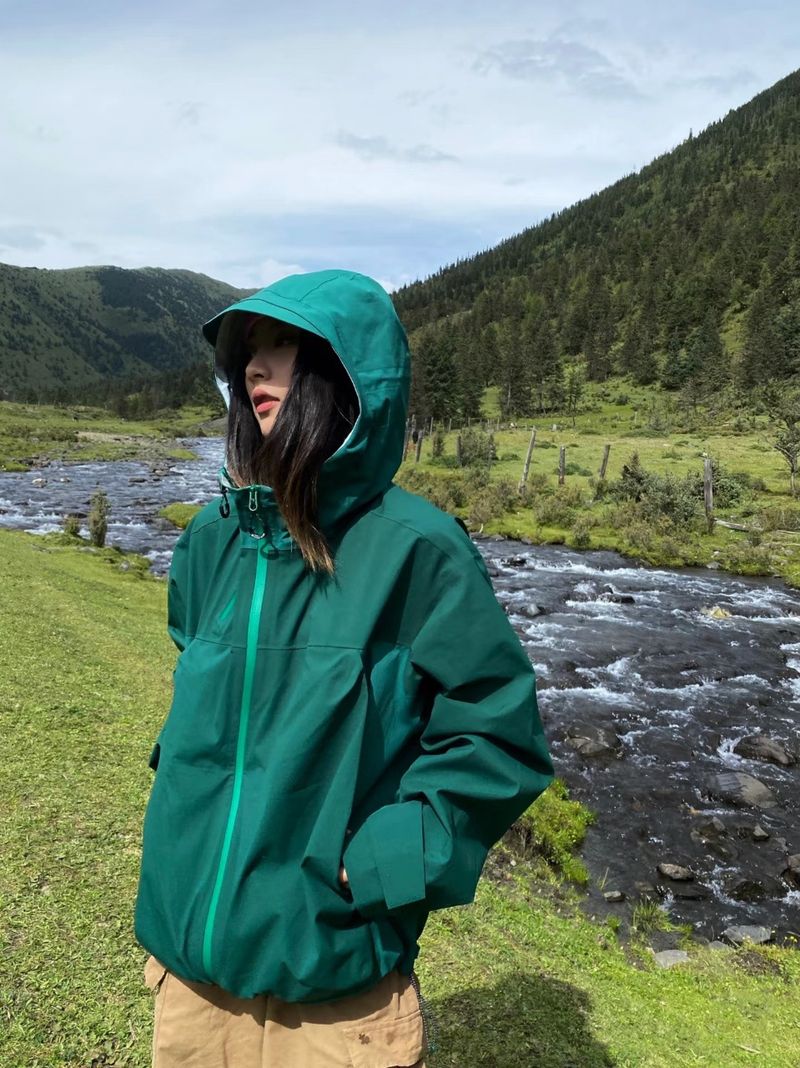 Giacca softshell unisex - Giacca da esterno con cappuccio antivento e impermeabile per escursioni e avventure urbane (S-XXL, 6 colori)_voghion.com