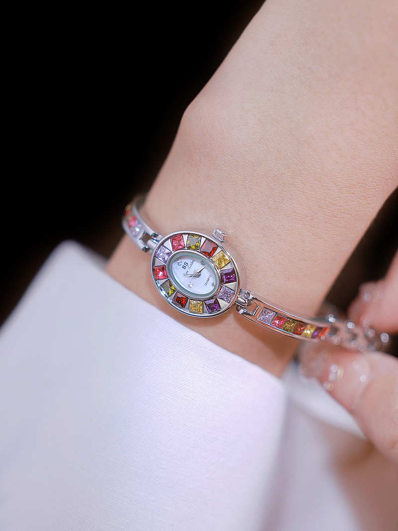 Women's Stylish Rainbow Gradient Dial Quartz Watch With Mineral Crystal & Jewelry Clasp – Fashionable & Water-Resistant_voghion.com