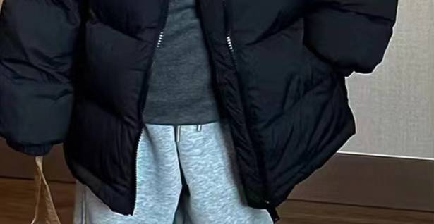 "Unisex Kinder Fleece-gefütterte Kapuzenjacke – Warmer Puffermantel mit Nylon-Außenmaterial für Jungen & Mädchen (Schwarz/Burgund/Grün/Lila)"_voghion.com
