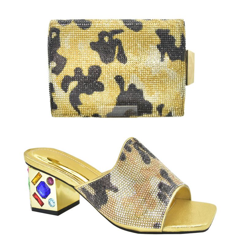 Casual square head chunky heel set wear sandals with the same style camouflage graffiti stick diamond handbag set_voghion.com
