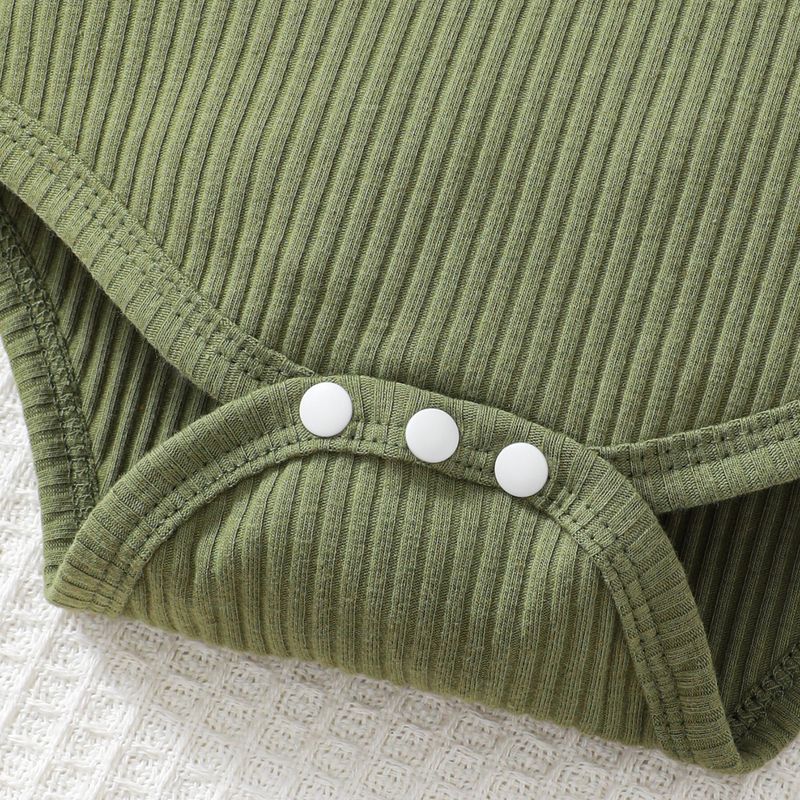 Completo tuta attillata stampata in cotone a coste e pantaloncini alla moda per bambini_voghion.com