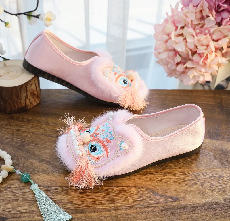 ShoeGlobe 2025 Neue flache Schuhe im chinesischen Stil, Retro-Ethno-Design, bestickt mit Tigerkopf-Motiv für Damen_voghion.com