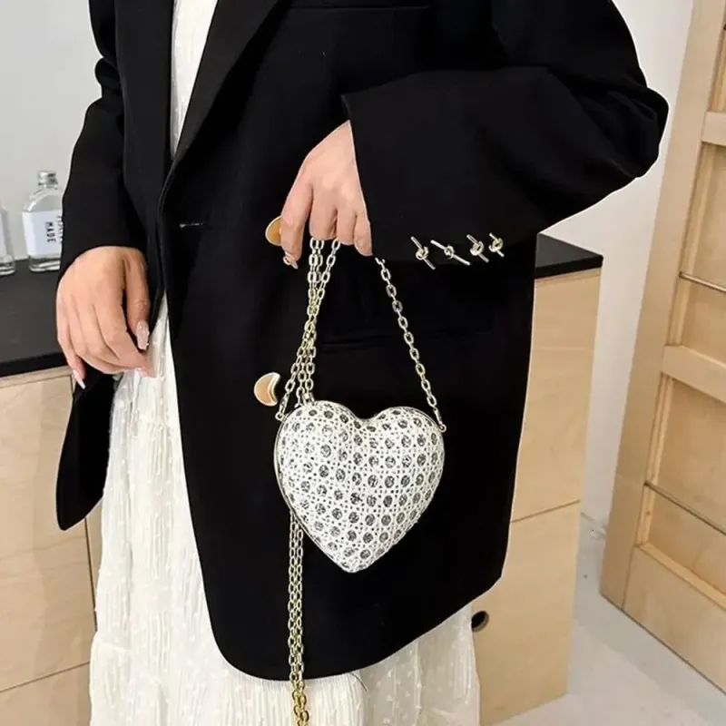Borsa da sera a forma di cuore, decorazione in seta lucida color oro, pochette da banchetto, tracolla a catena, per matrimonio e festa 250408l_voghion.com