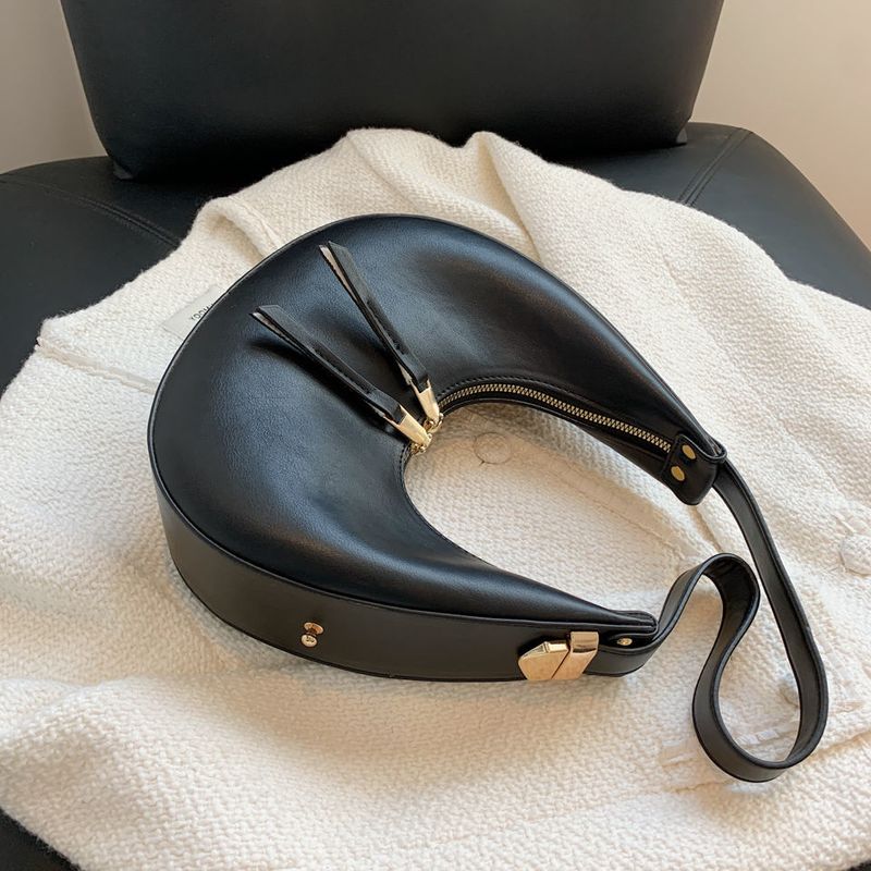 La nuova borsa di nicchia di quest'anno, borsa a mezzaluna a mezzaluna con spalla singola e ascellare di fascia alta da donna_voghion.com