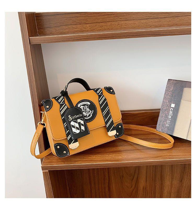 Borsa a tracolla a mano della Scuola di Magia e Stregoneria di Hogwarts dello stesso stile Borsa Cambridge Borsa a tracolla in stile britannico_voghion.com