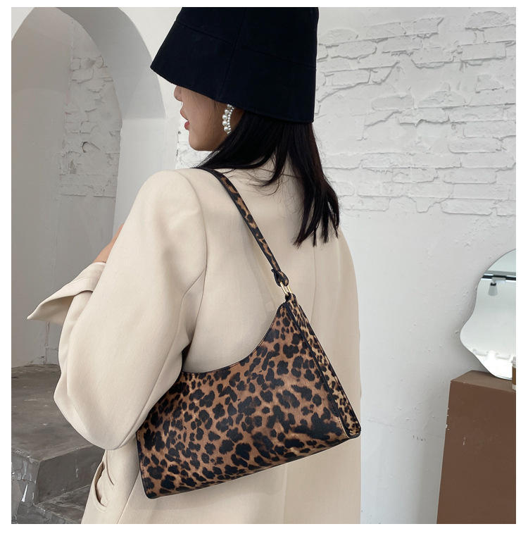 French niche design bag 2024 popular new trendy and trendy portable women's bag fashion leopard print single shoulder underarm bag_voghion.com