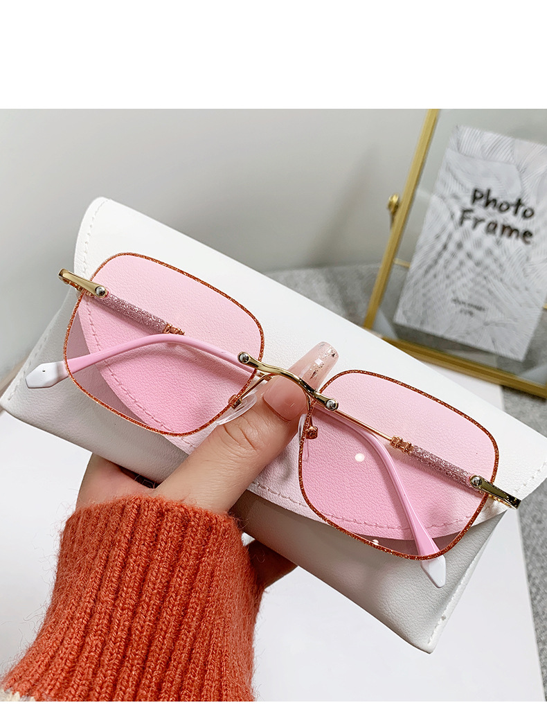 Damen-Sonnenbrille, quadratischer Rahmen mit Zubehör, Glitzer, INS-Stil, Mode, High-End-Sinn, Sonnenbrille im gleichen Stil für Männer und Frauen_voghion.com