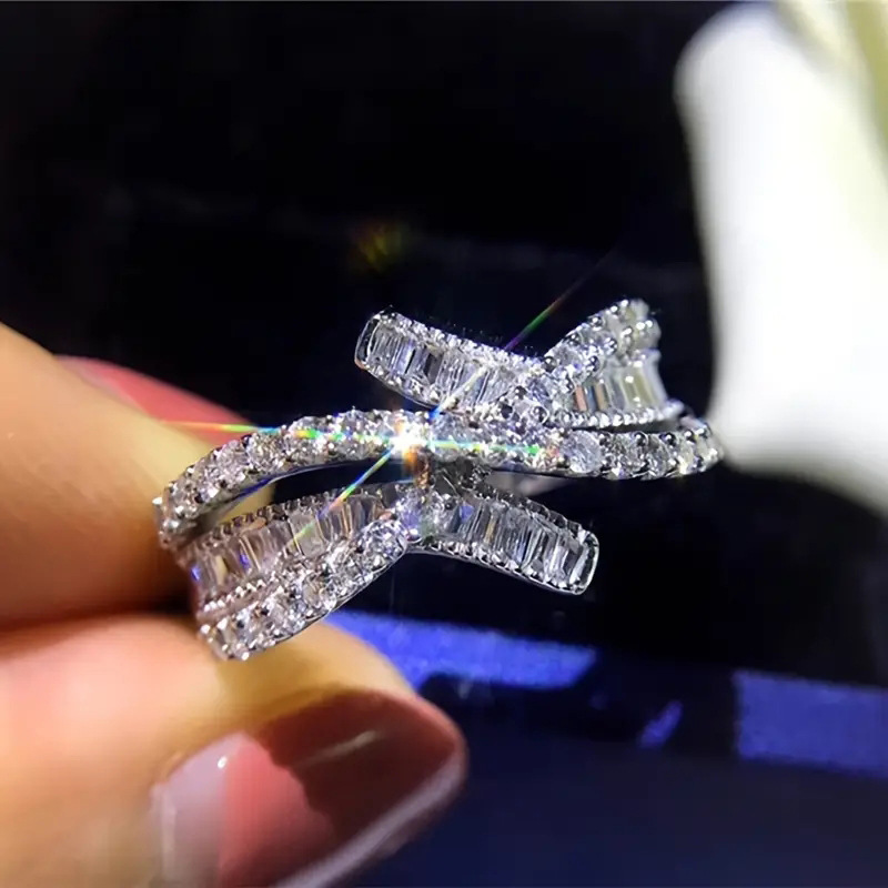 Cao Shis neuer glänzender Kopfschmuck, schwingende Armlinie, modischer Ehering, weiblicher Ring mit Gefühl für die Brautzeremonie_voghion.com