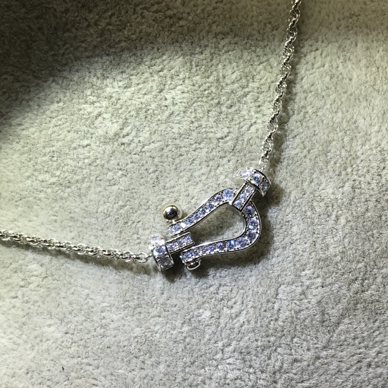 U-förmige Hufeisen-Halskette V-Goldhalskette weiblich Fried Dough Twists Schlüsselbeinkette Flut einfach ins_voghion.com